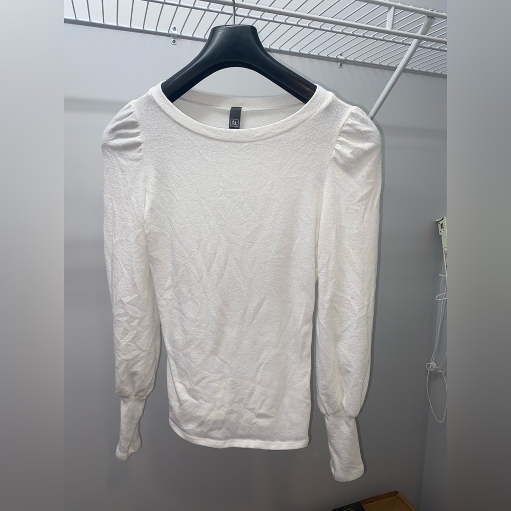 Women’s XXS puff sleeve sweater.